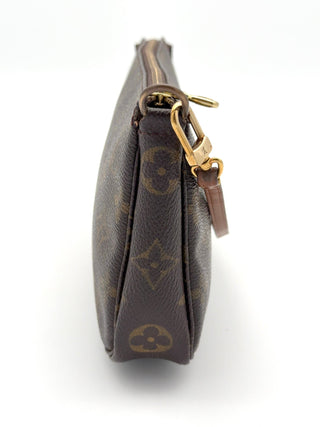 Louis Vuitton Pochette Accessoire - Second Hand - BONVOYAGELOUIS