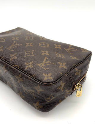 Louis Vuitton Trousse Toilette 23 Ecke