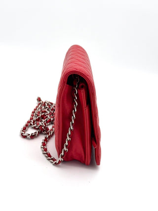 Chanel Wallet on Chain WOC Lammleder rot - Second Hand - BONVOYAGELOUIS