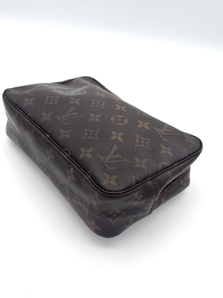 Louis Vuitton Kosmetiktasche Trousse Toilette 23 - Second Hand - BONVOYAGELOUIS