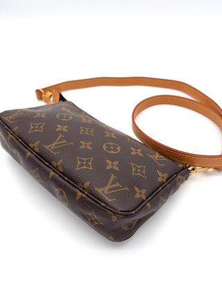 Louis Vuitton Pochette Accessoire - Second Hand - BONVOYAGELOUIS