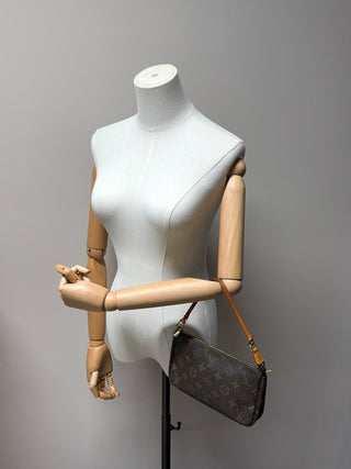 Louis Vuitton Pochette Accessoire - Second Hand - BONVOYAGELOUIS