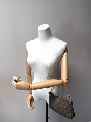 Louis Vuitton Pochette Accessoire - Second Hand - BONVOYAGELOUIS