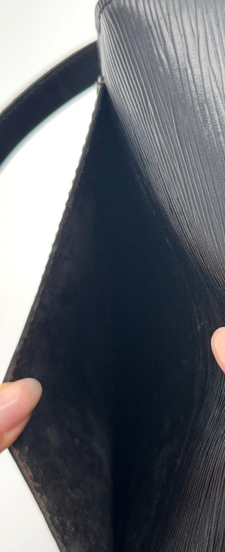 Louis Vuitton Saint Cloud GM Epi Leder schwarz - Second Hand - BONVOYAGELOUIS