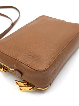 Prada Camera Bag Saffiano Leder - Handtasche- Second Hand - BONVOYAGELOUIS