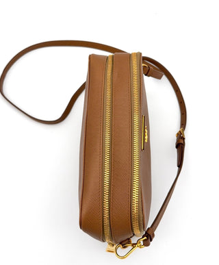 Prada Camera Bag Saffiano Leder - Handtasche- Second Hand - BONVOYAGELOUIS
