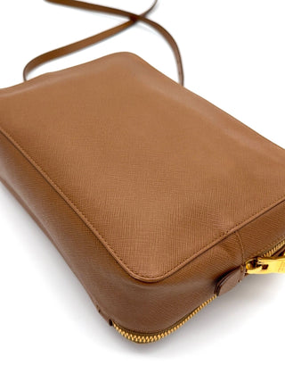 Prada Camera Bag Saffiano Leder - Handtasche- Second Hand - BONVOYAGELOUIS