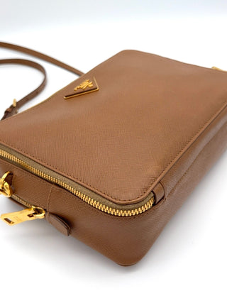 Prada Camera Bag Saffiano Leder - Handtasche- Second Hand - BONVOYAGELOUIS