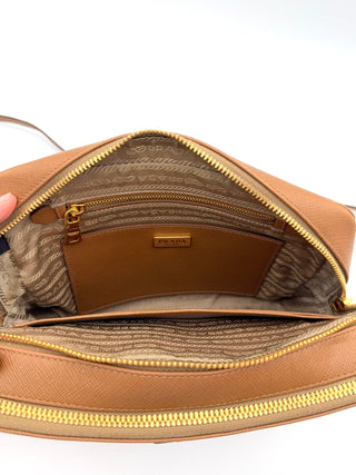 Prada Camera Bag Saffiano Leder - Handtasche- Second Hand - BONVOYAGELOUIS