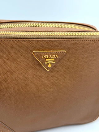 Prada Camera Bag Saffiano Leder - Handtasche- Second Hand - BONVOYAGELOUIS