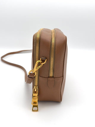 Prada Camera Bag Saffiano Leder - Handtasche- Second Hand - BONVOYAGELOUIS