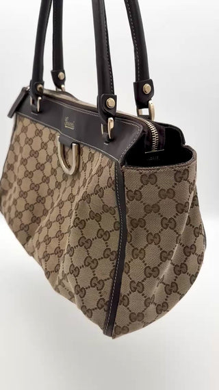 Detailansicht Gucci Abbey Tasche GG Canvas
